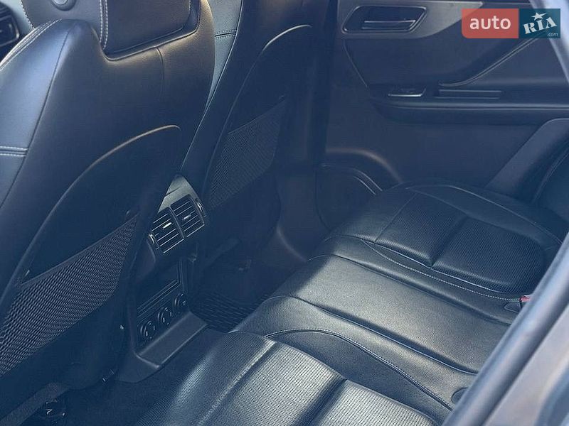 Фото Jaguar F-Pace з оголошення AUTO.RIA