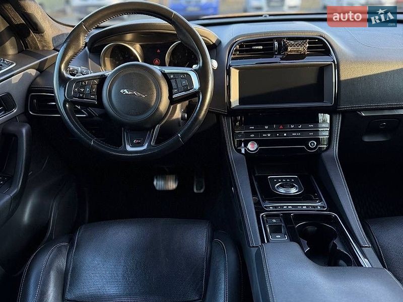 Фото Jaguar F-Pace з оголошення AUTO.RIA