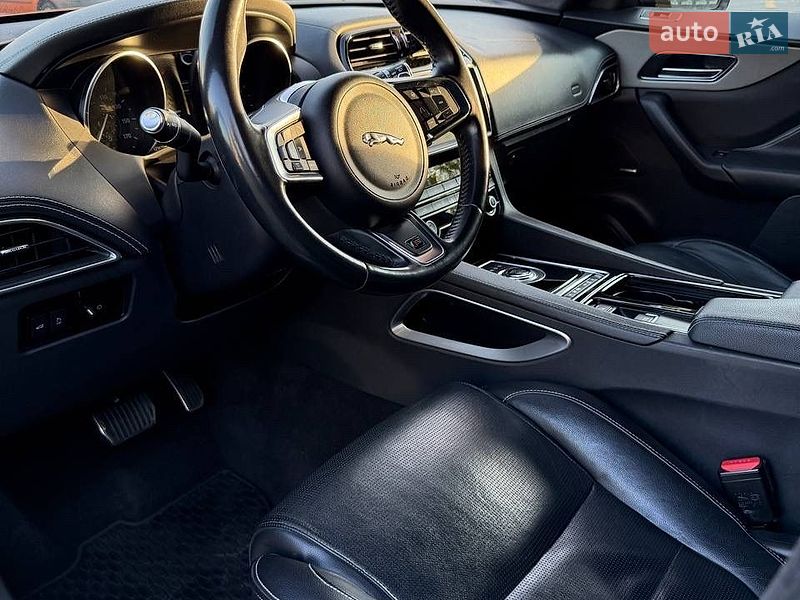 Фото Jaguar F-Pace з оголошення AUTO.RIA