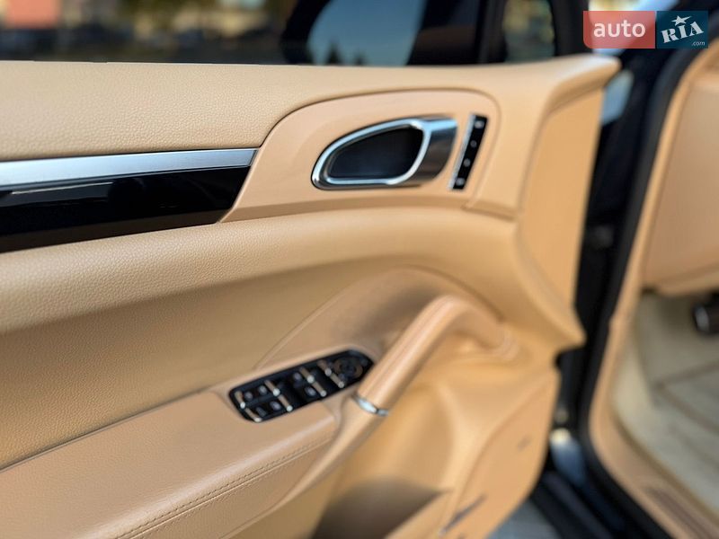 Фото Porsche Cayenne з оголошення AUTO.RIA