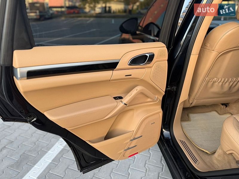 Фото Porsche Cayenne з оголошення AUTO.RIA