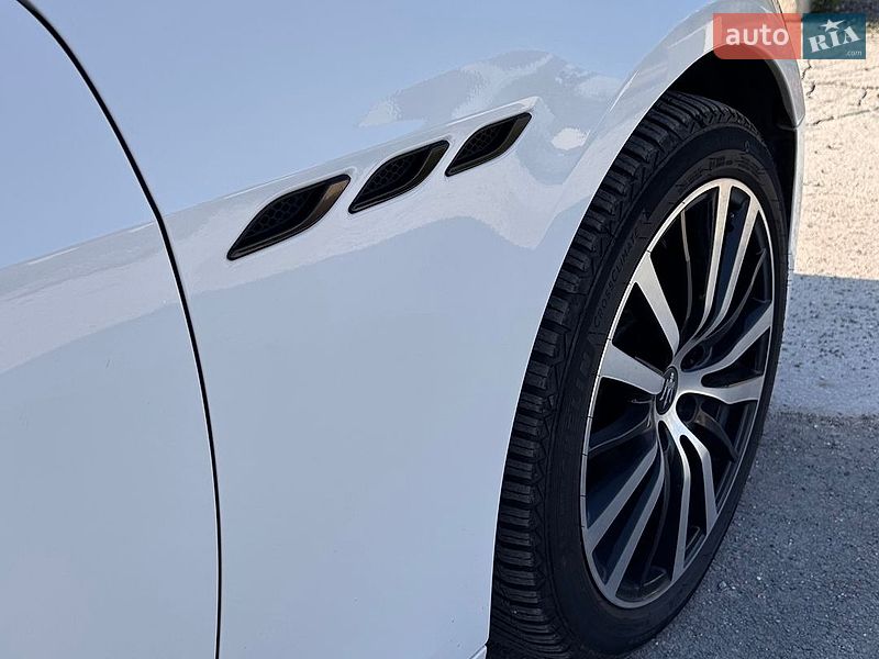 Фото Maserati Ghibli з оголошення AUTO.RIA