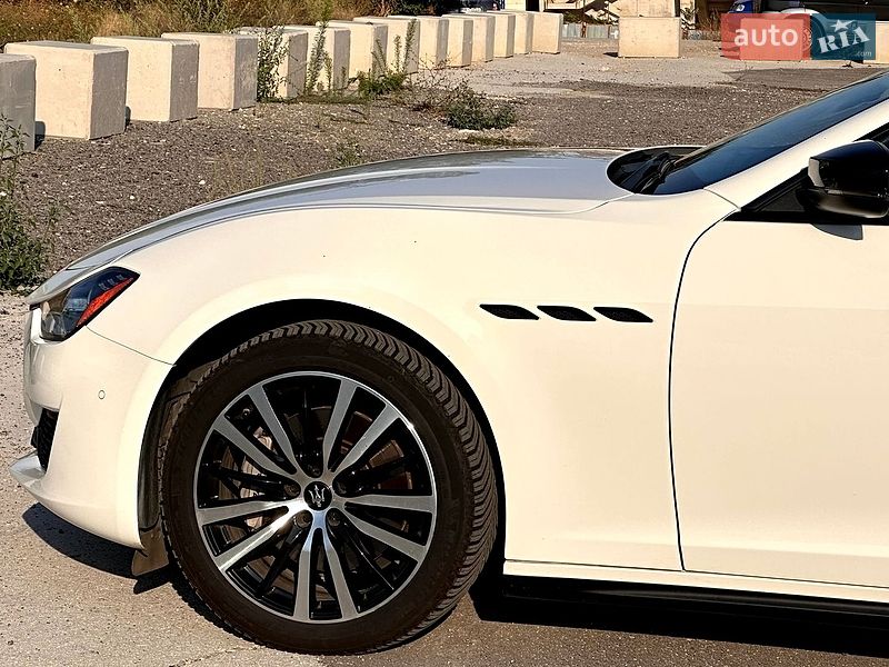 Фото Maserati Ghibli з оголошення AUTO.RIA