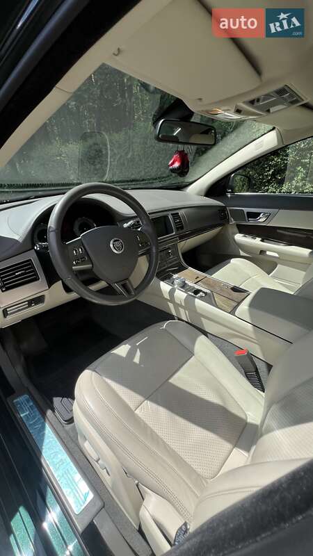 Фото Jaguar XF з оголошення AUTO.RIA