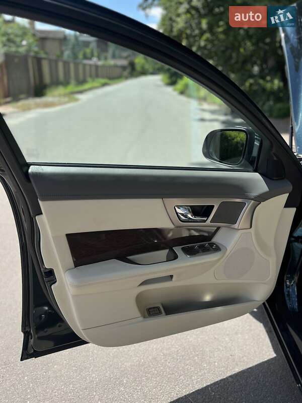 Фото Jaguar XF з оголошення AUTO.RIA