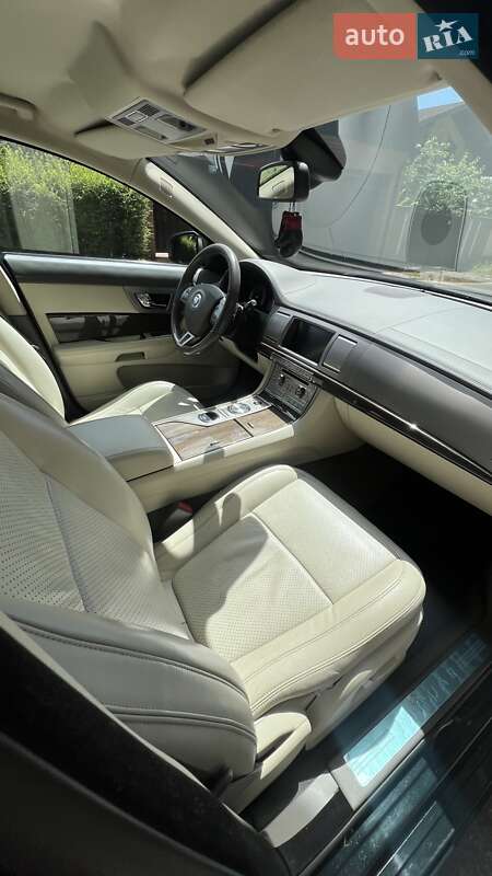 Фото Jaguar XF з оголошення AUTO.RIA