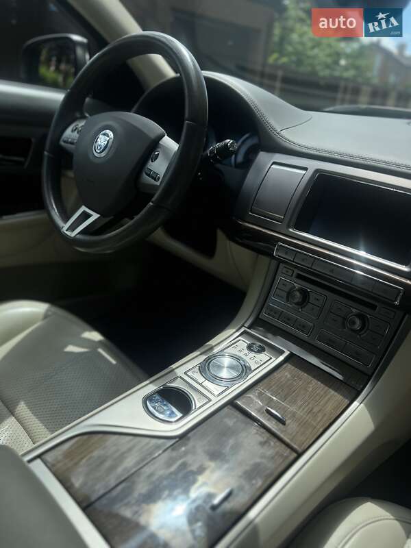 Фото Jaguar XF з оголошення AUTO.RIA