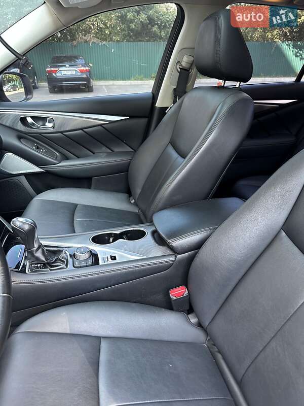 Фото Infiniti Q50 з оголошення AUTO.RIA