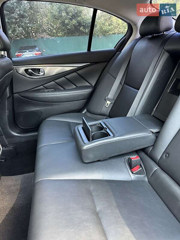 Фото Infiniti Q50 з оголошення AUTO.RIA
