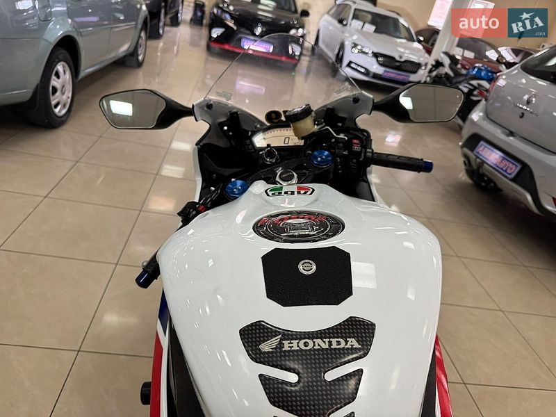 Фото Honda CBR 1000RR з оголошення AUTO.RIA