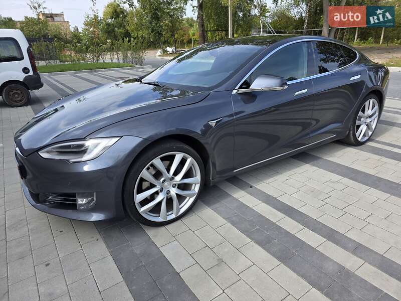 Фото Tesla Model S з оголошення AUTO.RIA