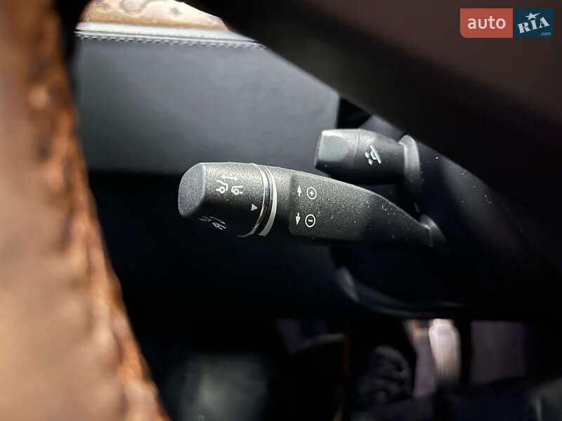 Фото Tesla Model S з оголошення AUTO.RIA