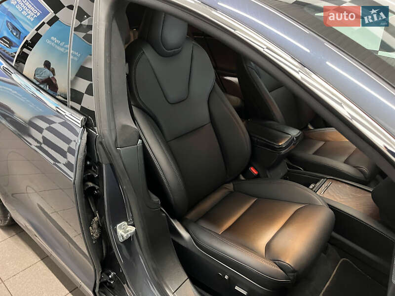Фото Tesla Model S з оголошення AUTO.RIA