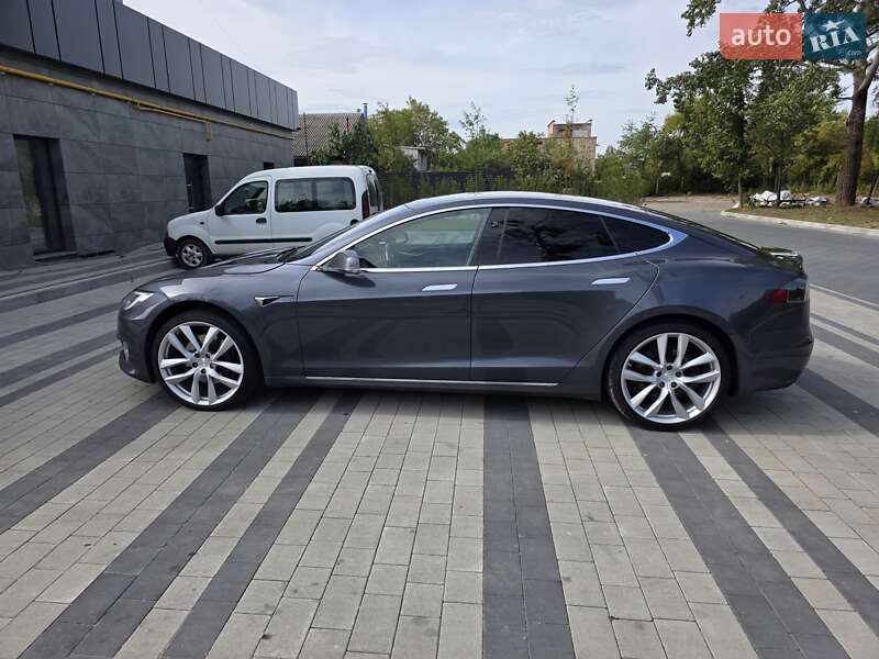 Фото Tesla Model S з оголошення AUTO.RIA