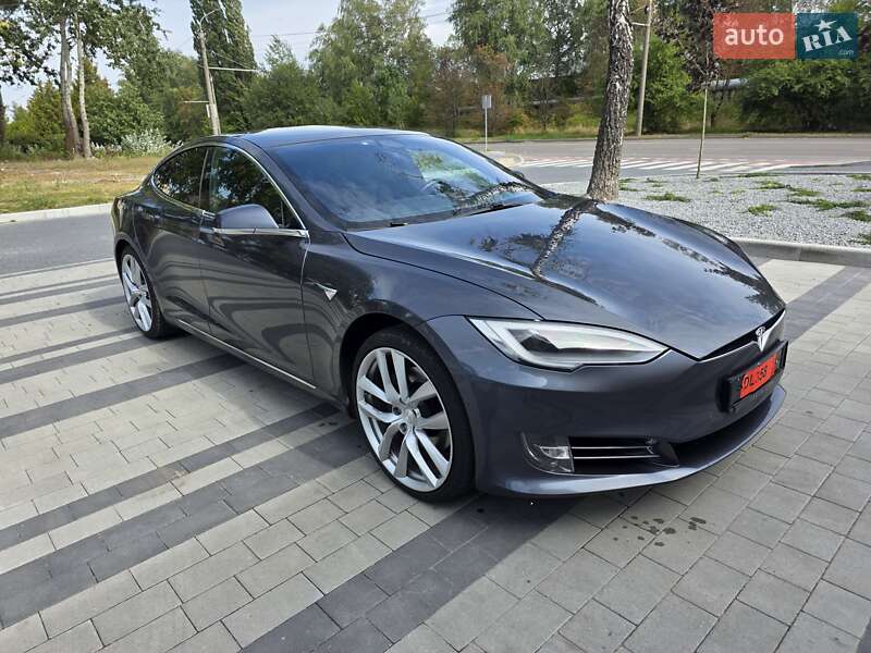 Фото Tesla Model S з оголошення AUTO.RIA