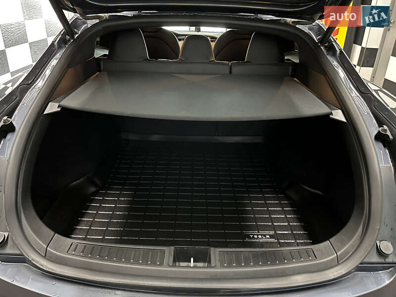 Фото Tesla Model S з оголошення AUTO.RIA