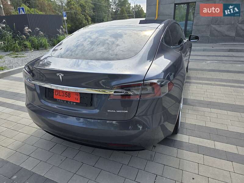 Фото Tesla Model S з оголошення AUTO.RIA