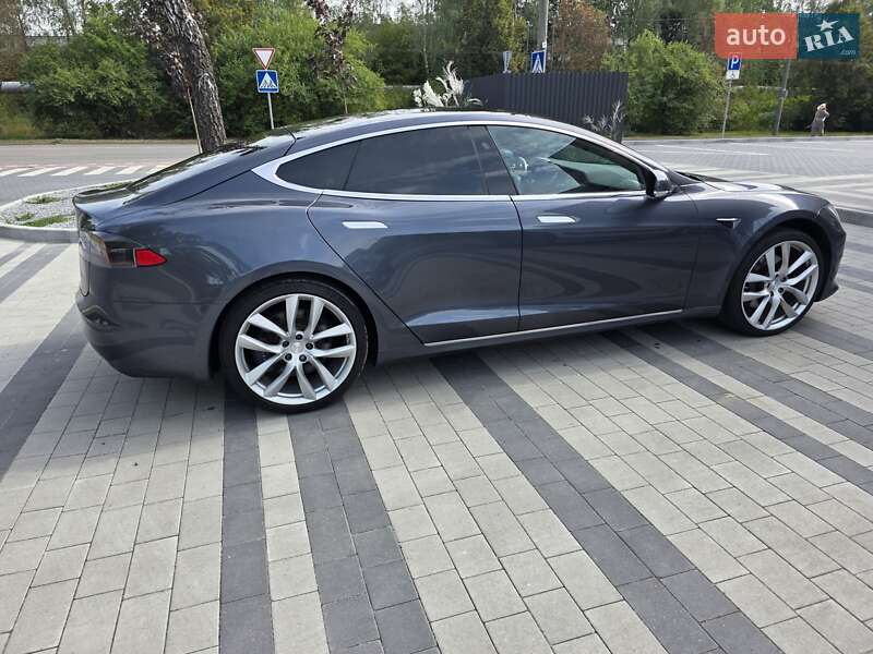 Фото Tesla Model S з оголошення AUTO.RIA