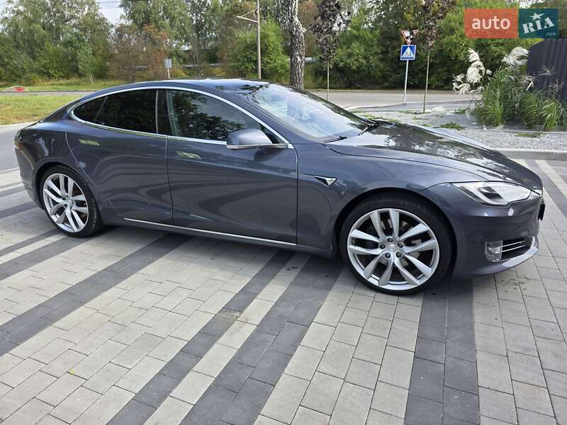 Фото Tesla Model S з оголошення AUTO.RIA