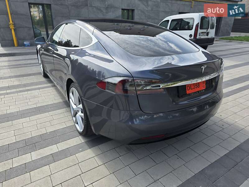 Фото Tesla Model S з оголошення AUTO.RIA