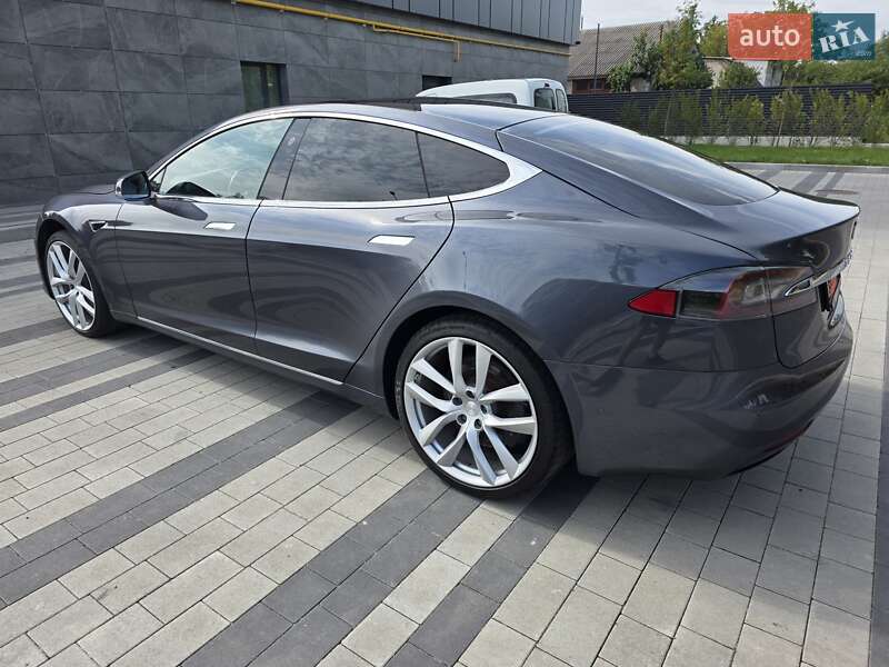 Фото Tesla Model S з оголошення AUTO.RIA