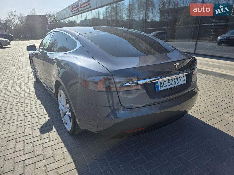 Фото Tesla Model S з оголошення AUTO.RIA