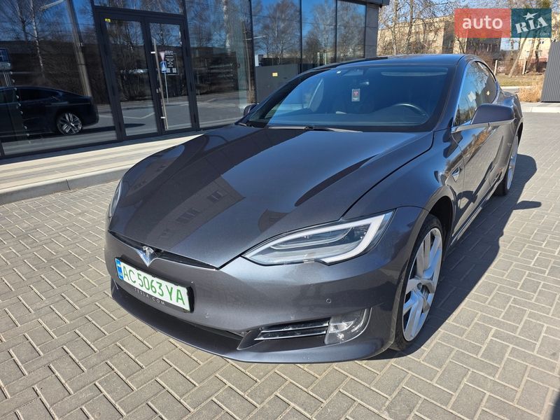 Фото Tesla Model S з оголошення AUTO.RIA