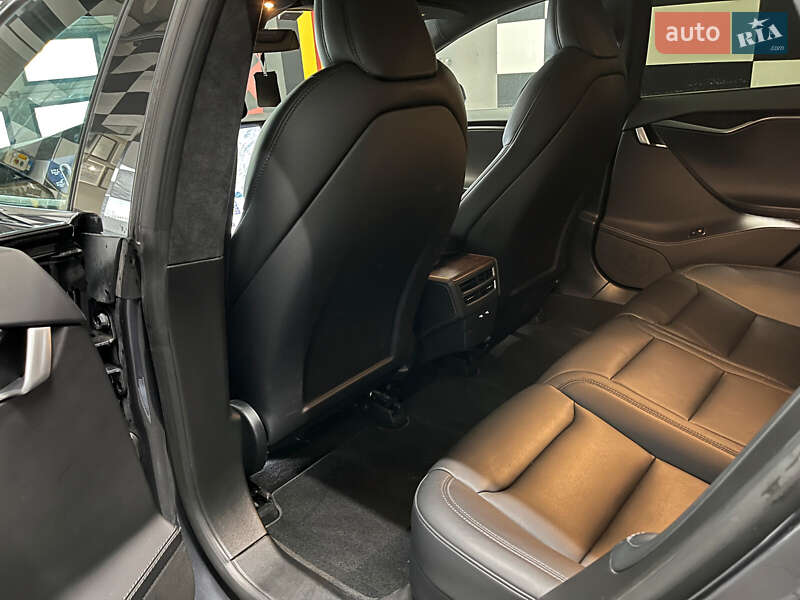 Фото Tesla Model S з оголошення AUTO.RIA