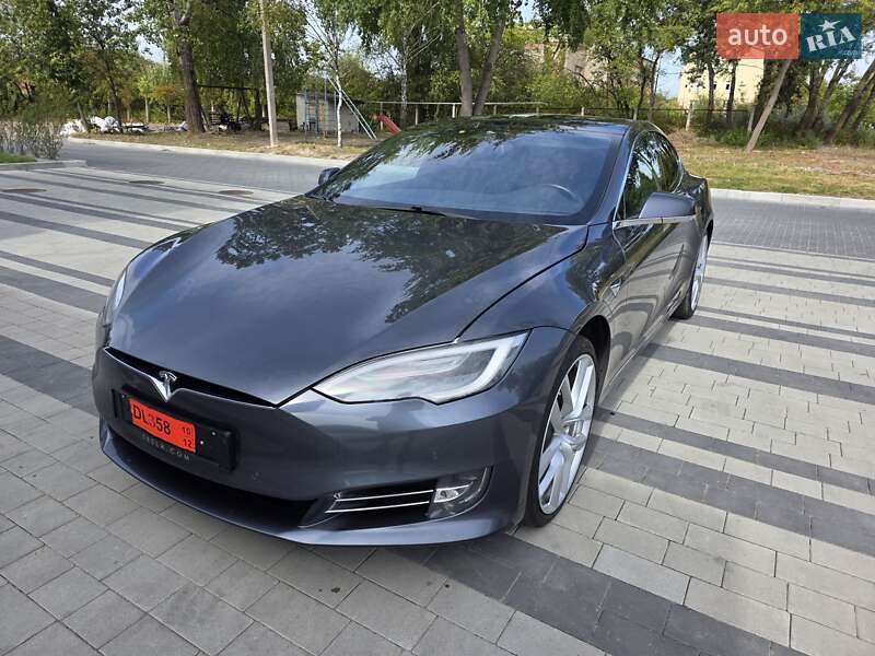 Фото Tesla Model S з оголошення AUTO.RIA