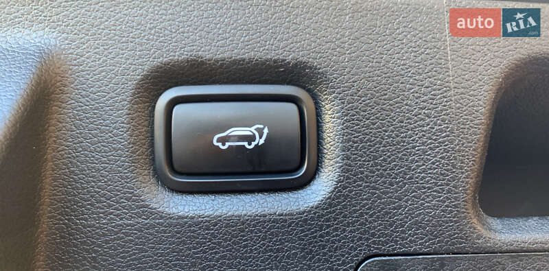 Фото Hyundai Santa FE з оголошення AUTO.RIA