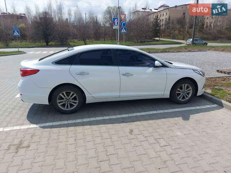 Фото Hyundai Sonata з оголошення AUTO.RIA