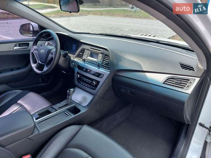 Фото Hyundai Sonata з оголошення AUTO.RIA