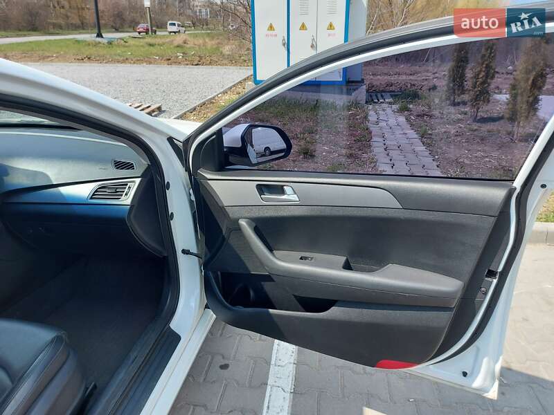 Фото Hyundai Sonata з оголошення AUTO.RIA