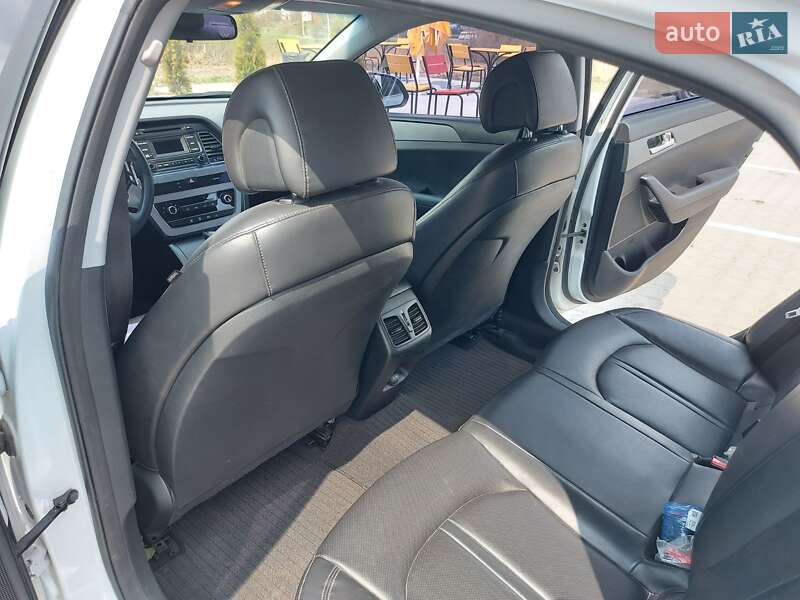 Фото Hyundai Sonata з оголошення AUTO.RIA