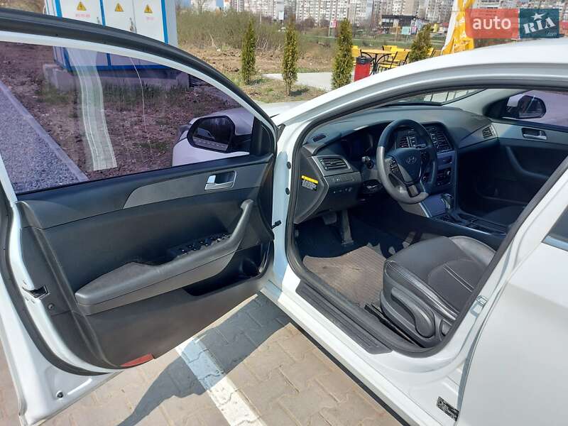 Фото Hyundai Sonata з оголошення AUTO.RIA