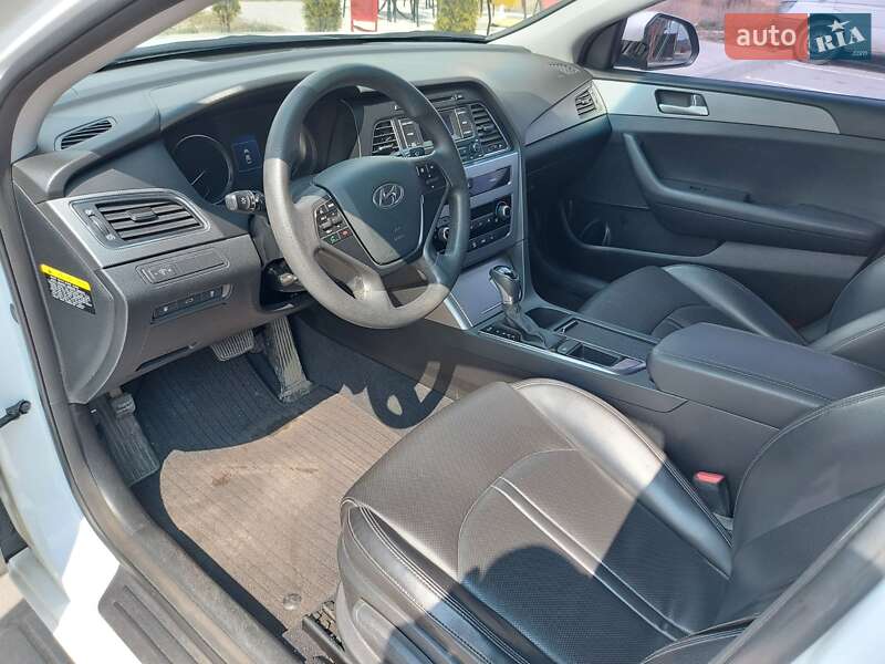 Фото Hyundai Sonata з оголошення AUTO.RIA