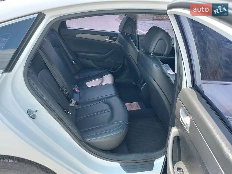 Фото Hyundai Sonata з оголошення AUTO.RIA