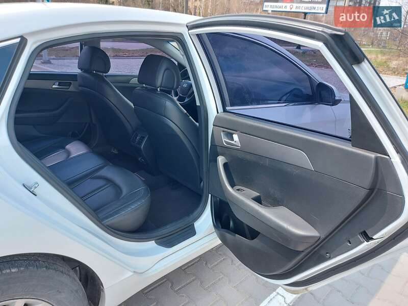 Фото Hyundai Sonata з оголошення AUTO.RIA