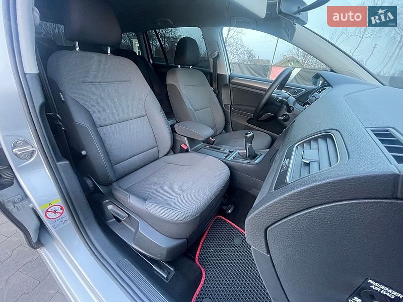 Фото Volkswagen Golf з оголошення AUTO.RIA