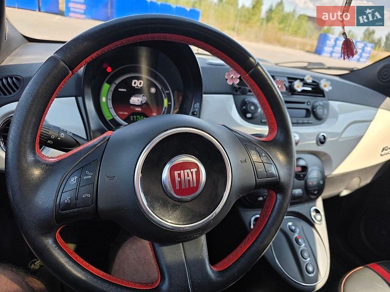 Фото Fiat 500e з оголошення AUTO.RIA
