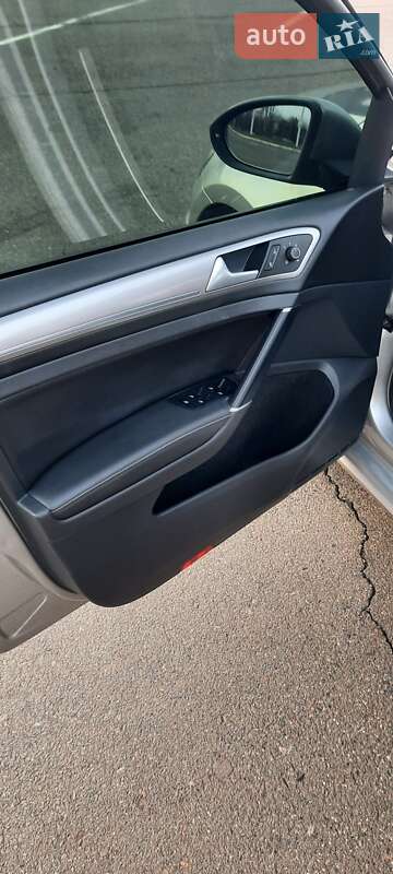 Фото Volkswagen e-Golf з оголошення AUTO.RIA