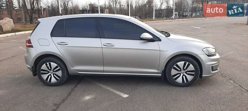 Фото Volkswagen e-Golf з оголошення AUTO.RIA