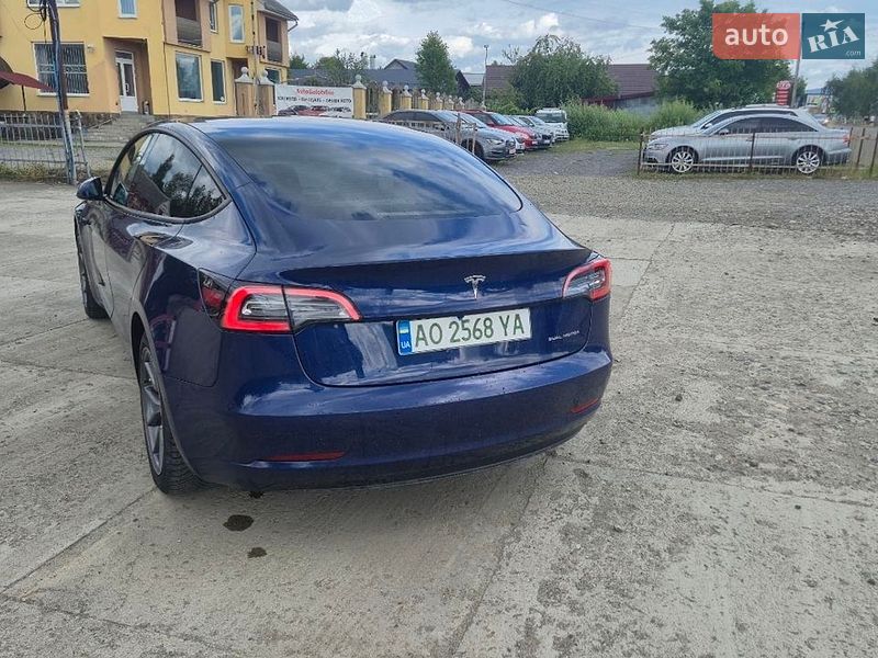 Фото Tesla Model 3 з оголошення AUTO.RIA