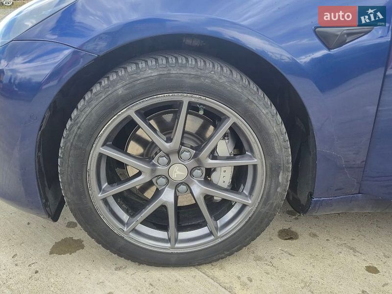 Фото Tesla Model 3 з оголошення AUTO.RIA