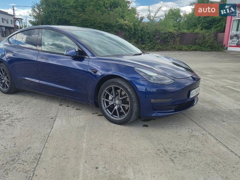 Фото Tesla Model 3 з оголошення AUTO.RIA