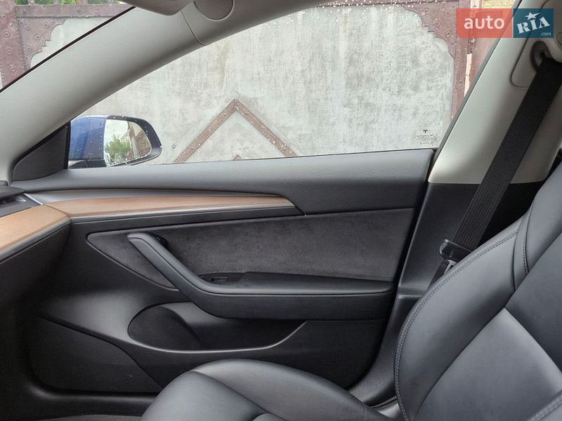 Фото Tesla Model 3 з оголошення AUTO.RIA