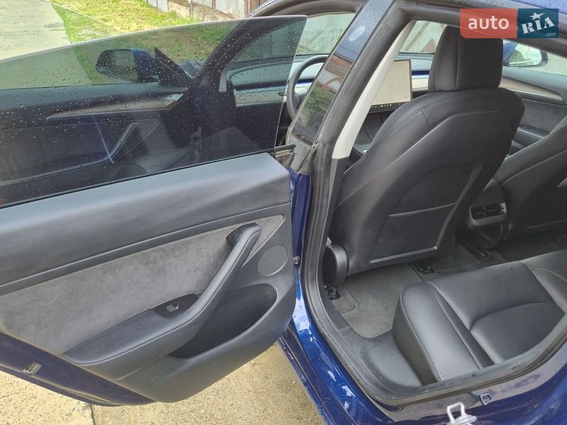 Фото Tesla Model 3 з оголошення AUTO.RIA