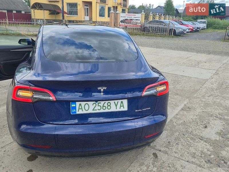 Фото Tesla Model 3 з оголошення AUTO.RIA