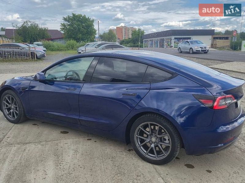 Фото Tesla Model 3 з оголошення AUTO.RIA