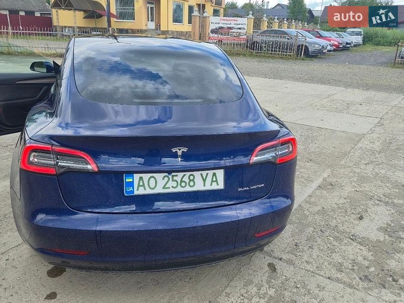 Фото Tesla Model 3 з оголошення AUTO.RIA